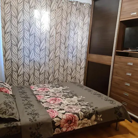 Pool & Bbq Garden Oasis, Quiet Relaxation Near The Beach, Free Parking, Fast Wifi Lejlighed Varna