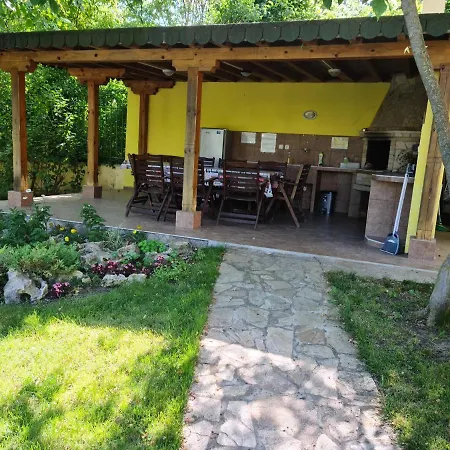 Pool & Bbq Garden Oasis, Quiet Relaxation Near The Beach, Free Parking, Fast Wifi *