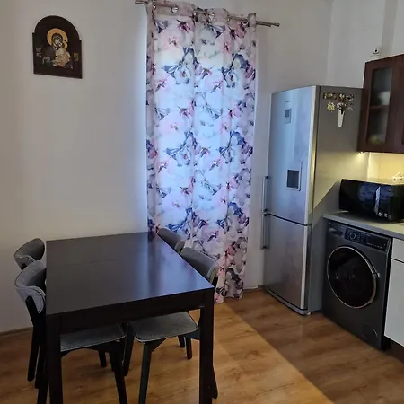 Pool & Bbq Garden Oasis, Quiet Relaxation Near The Beach, Free Parking, Fast Wifi Lejlighed