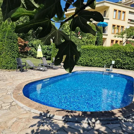 Pool & Bbq Garden Oasis, Quiet Relaxation Near The Beach, Free Parking, Fast Wifi