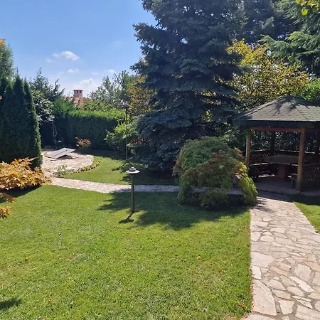 Pool & Bbq Garden Oasis, Quiet Relaxation Near The Beach, Free Parking, Fast Wifi Varna