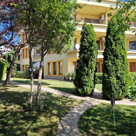 Pool & Bbq Garden Oasis, Quiet Relaxation Near The Beach, Free Parking, Fast Wifi * Varna