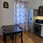 Pool & Bbq Garden Oasis, Quiet Relaxation Near The Beach, Free Parking, Fast Wifi Apartment