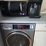Pool & Bbq Garden Oasis, Quiet Relaxation Near The Beach, Free Parking, Fast Wifi Apartment *