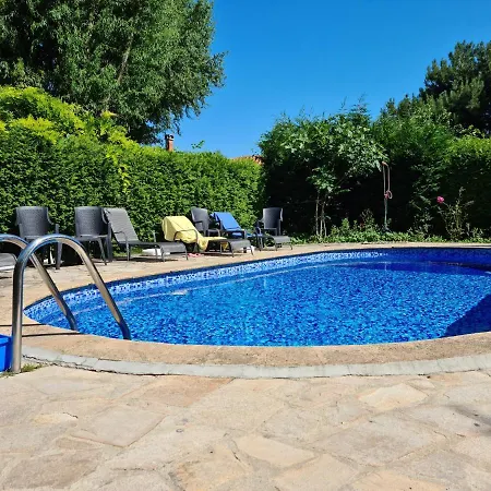 Pool & Bbq Garden Oasis, Quiet Relaxation Near The Beach, Free Parking, Fast Wifi *