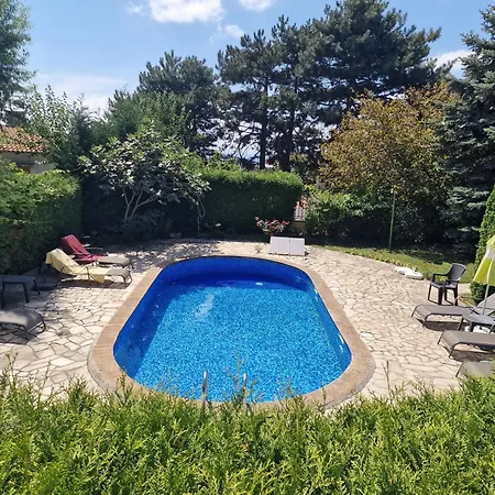 Apartment Luxury With Swimming Pool , Lovely Garden , Bbq Place *