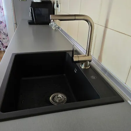 Appartement Pool & Bbq Garden Oasis, Quiet Relaxation Near The Beach, Free Parking, Fast Wifi *